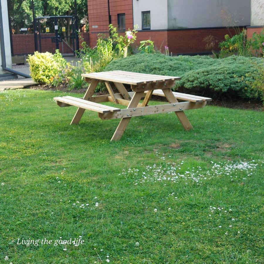 Apartamento Balcony-View With Free And Secured Parking Mánchester Exterior foto